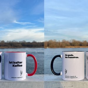 »No gods. No maestros.« oder »440 Hz ist kalter Kaffee« – Die Tasse zum VAN Geschenk-Jahresabo